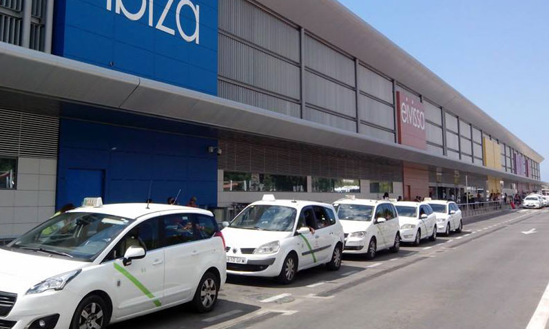 Los taxis de Ibiza librarán un día durante el verano