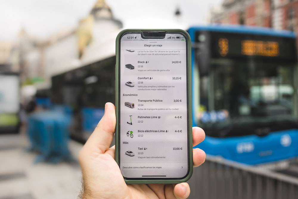 El transporte público madrileño se integra en la app de Uber