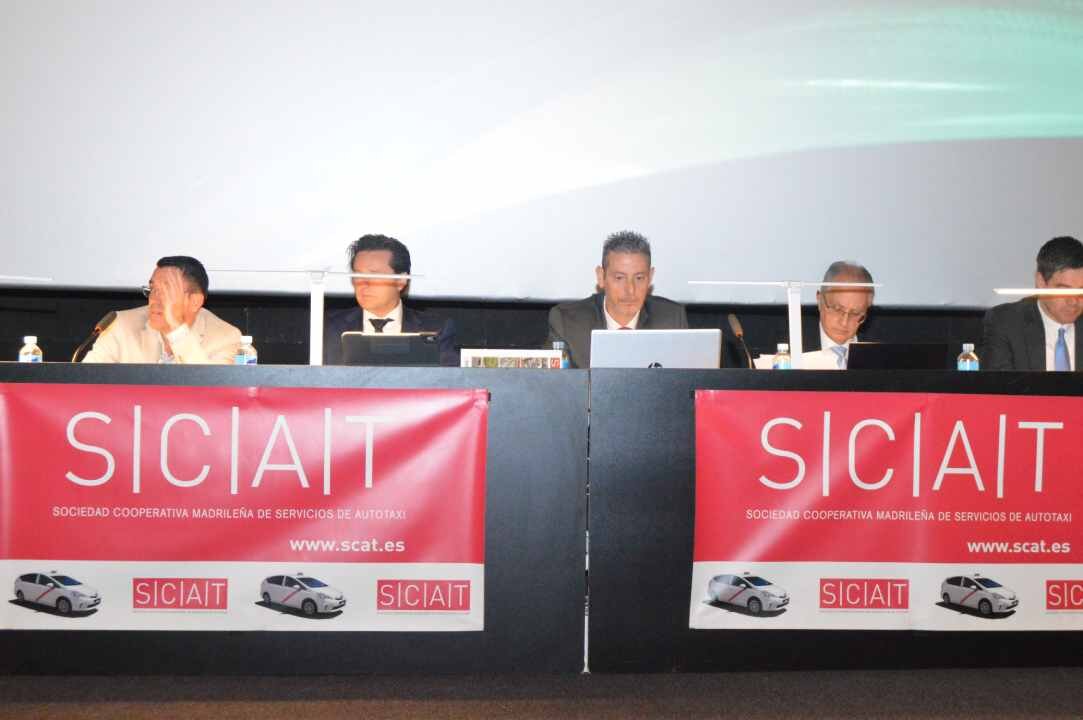 Leonardo Movilla, en el centro, presidente de SCAT