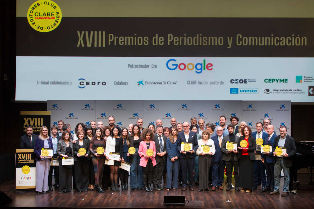 Foto de familia de todos los premiados. Imagen cedida por CLABE y realizada por Santi Burgos