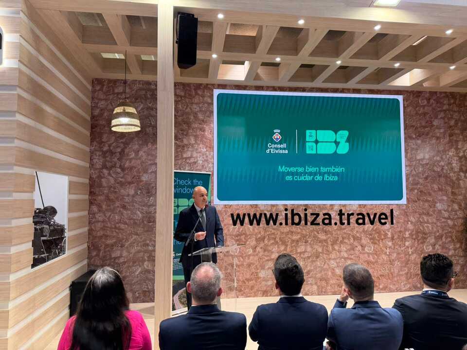 El presidente del Consell de Eivissa, Vicent Marí, durante la presentación del Sello de Transporte Verificado