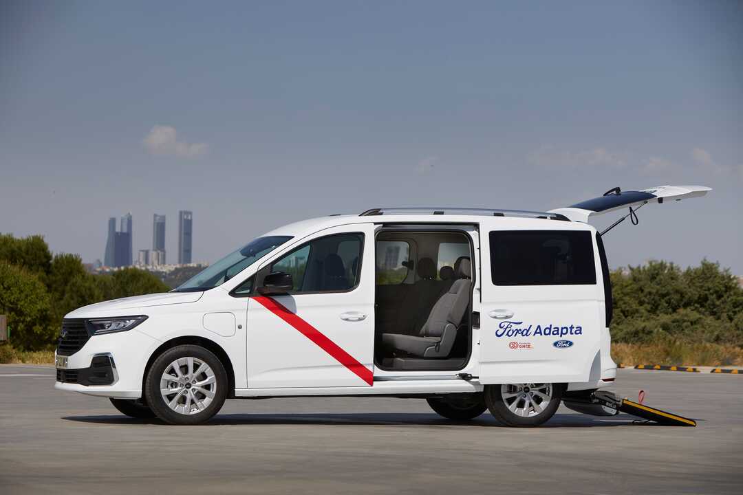 Ford Tourneo Connect L2 PHEV Euro Taxi