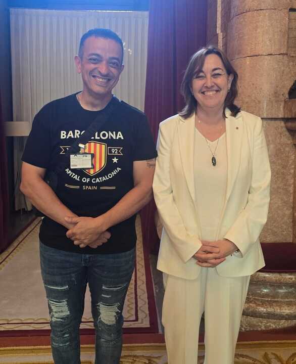 Tito Álvarez, de Élite Barcelona, junto a Silvia Paneque, consellera de Territori