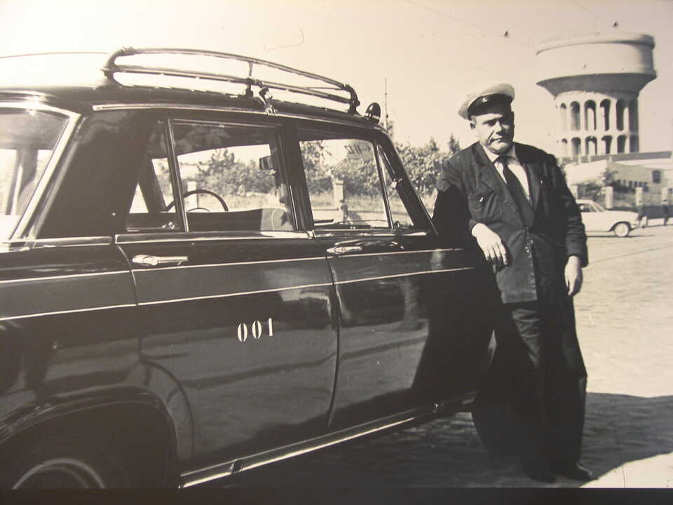 Taxi SEAT 1500. Año 1965 en Plaza de Castilla, Madrid